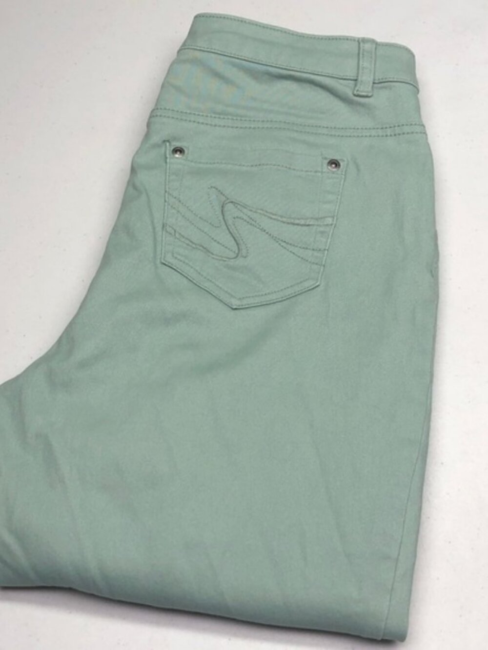 LIKE NEW NORTHERN REFLECTIONS PASTEL GREEN SKINNY JEANS ⭐️